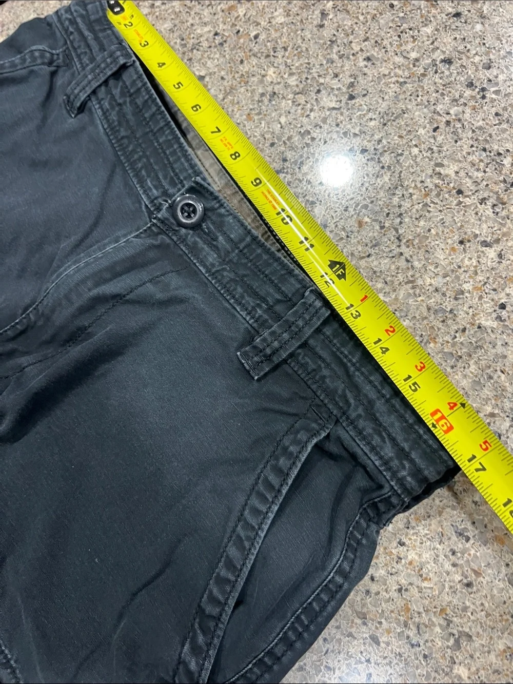 Sz 34 Men's Black Cargo Shorts the original trail head cargo z24